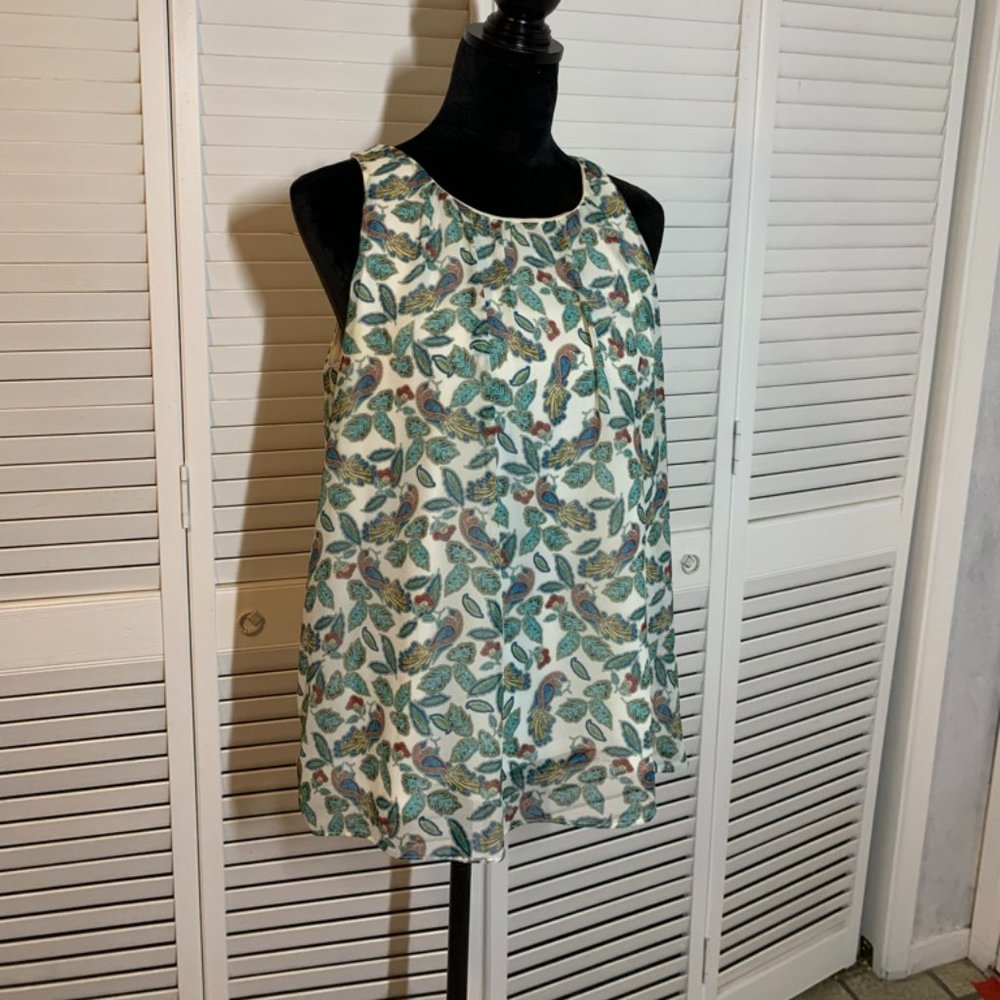 Le Lis Sleeveless Tie Neck Blouse with Paisley Print